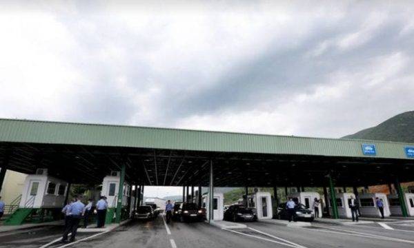 Aşısı Ya da Testi Olmayan Onlarca Arnavutluk Vatandaşına Kosova'ya Girmelerine İzin Verilmedi