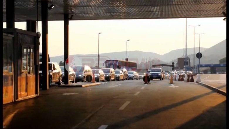 18 Günde 300 bin Kosovalı Arnavutluk'a Gitti