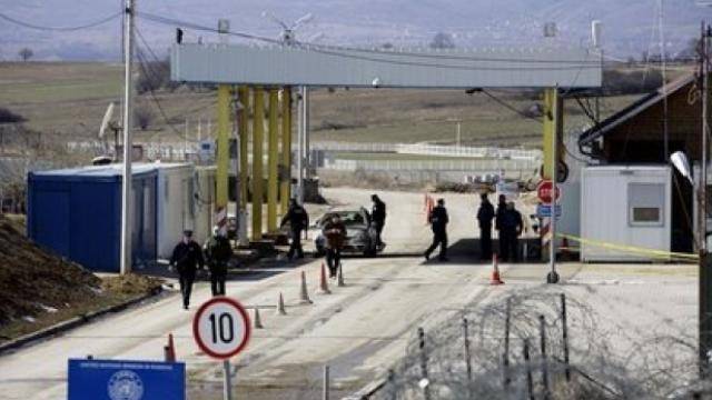 Mutivoda Sınır Geçidinde  ne Kosova ne de Sırbistan Bayrağı