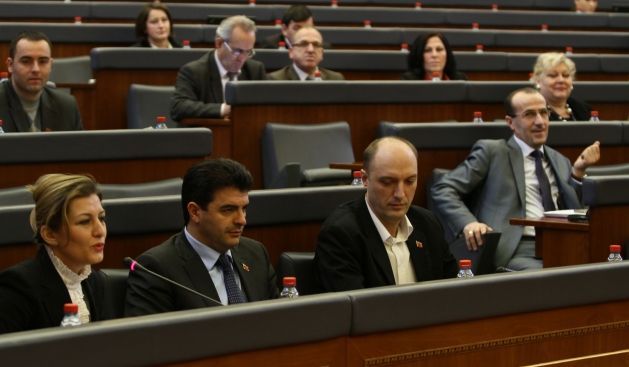 Muhalefet, Hükümeti Meclis Kararı İhlaliyle Suçladı