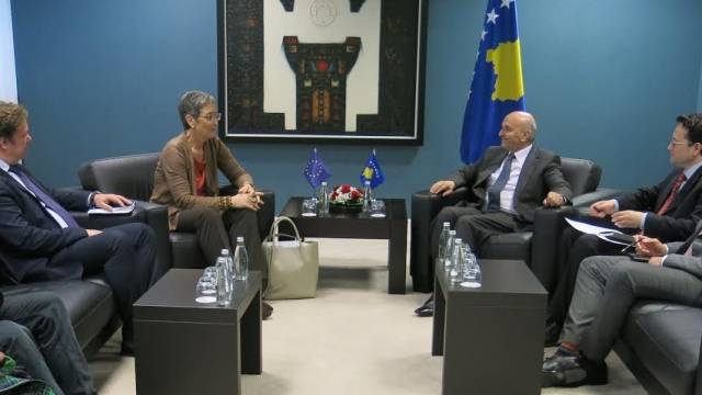 Mustafa ve Lunacek, 5 AB Ülkesinin Kosova'yı Tanımasını Görüştü