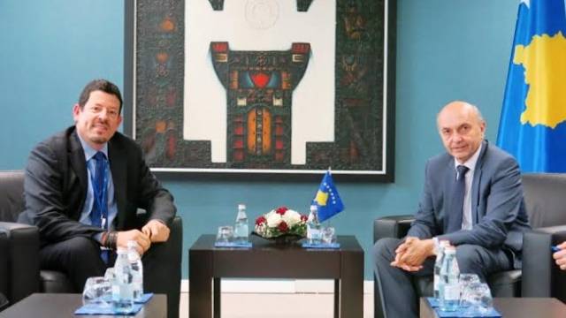 Mustafa ve IOM Şefi Vaughan Kaçışların Engellenmesini Görüştü