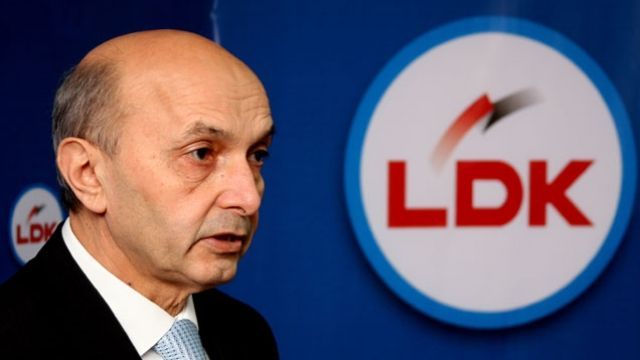 Mustafa Meclis'in Feshini Talep Ediyor