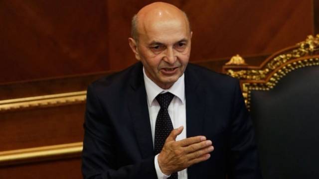 Mustafa, Oturumun Devam Etmesini Talep Ediyor