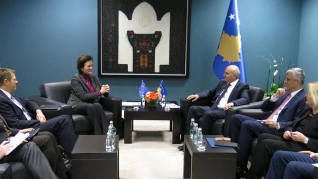 Mustafa: Vizeler Muafiyeti  Vatandaşlar Tarafından Hak Edilen Temel Hak
