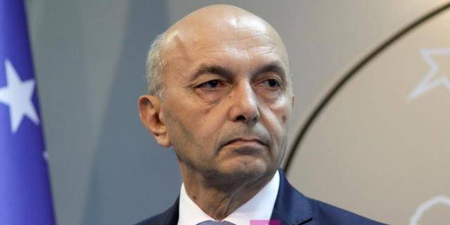 Mustafa Sözünden Döndü, Brüksel'e Gidiyor