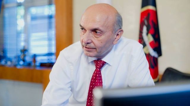 Anket Sonuçlarına İnanmayan Mustafa, Birinci Parti Olduklarını Söylüyor