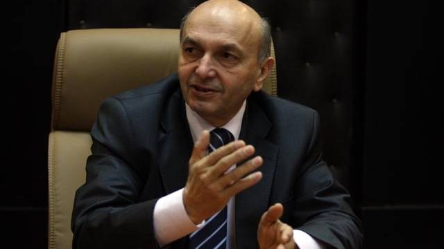 Mustafa Hükümet Programını Burada Yüz Sene Kalmak İsteyen Yabancılar da Beğenmiyor