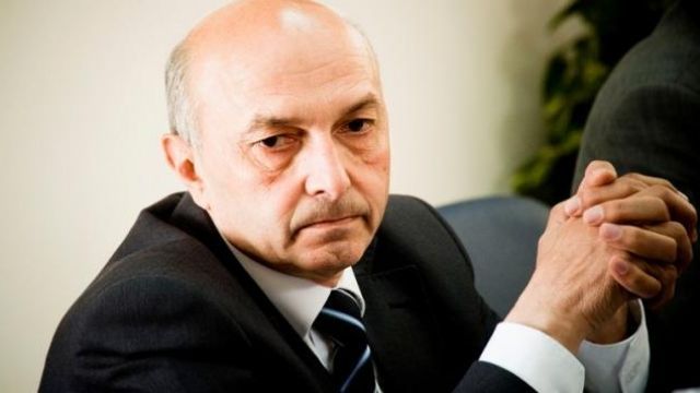 Mustafa: Meclis'in Feshi, Demokrasinin Zaferi