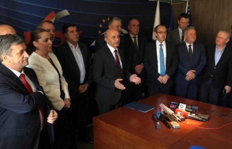 LDK'da Hala Koalisyon Anlaşmaları Yok