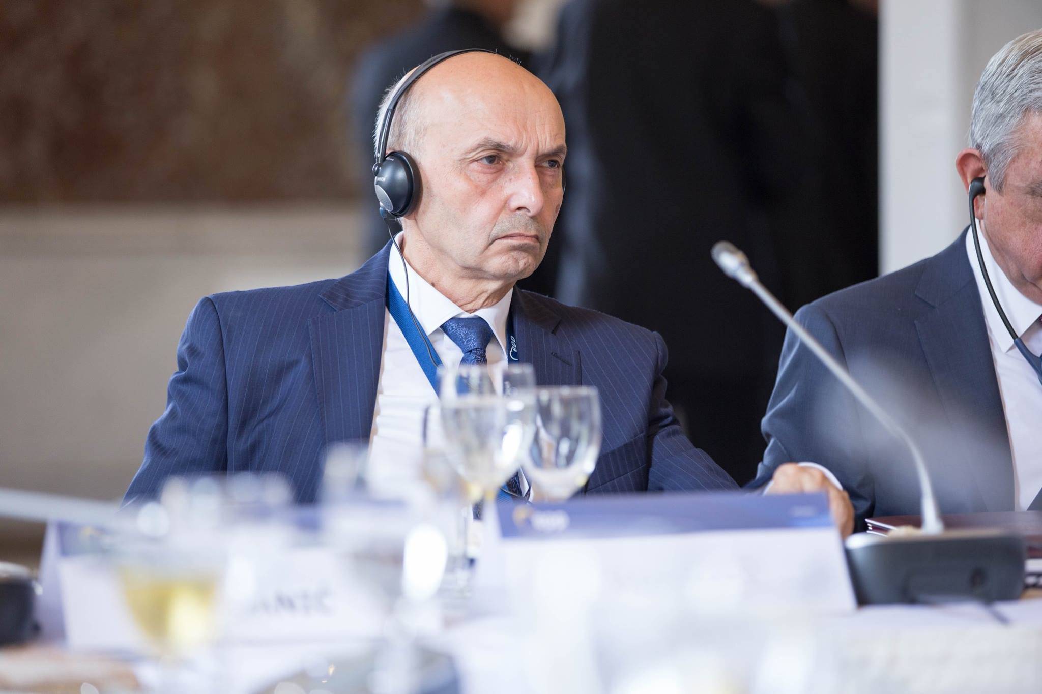 Mustafa, Hükümet ve Meclisin İstifasını İstiyor