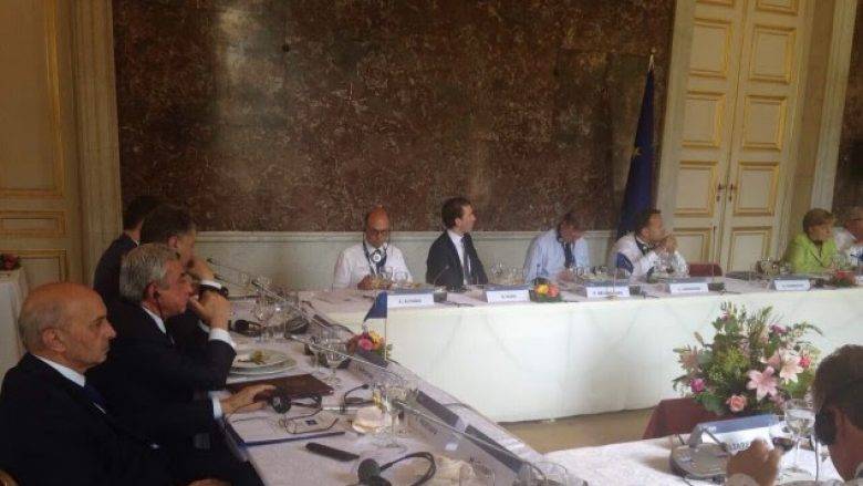 Mustafa,  Avrupa Halk Partileri'nin Zirvesinde