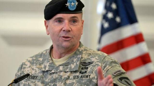 General Hodges Kosova'da