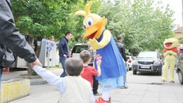 Kosova'da Çocuk Hakları İhlal Ediliyor