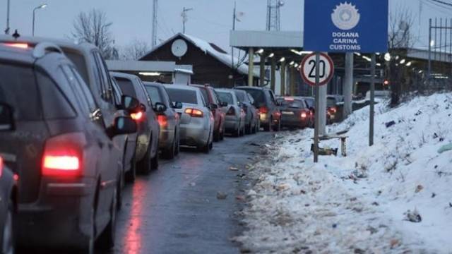 Sırbistan İle Sınır Geçitlerinde 300 Metre Araç Kuyruğu