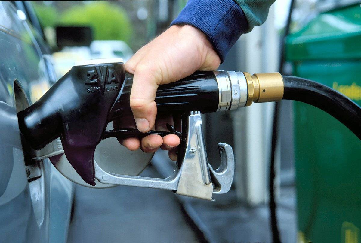 Bugün Benzin 1 Cent Daha Ucuz,  Dizel ve Otogazın Fiyatı Dünkü Gibi Aynı