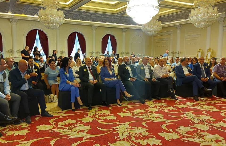 KDTP Liderleri, NDS Kurultayında Emilija Redzepi’yi Kutladı
