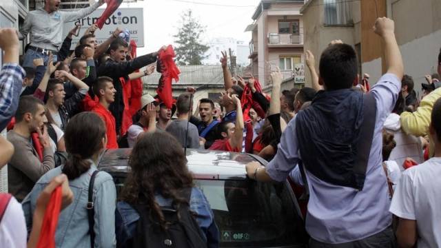 Priştine Öğrencileri Kutluyor
