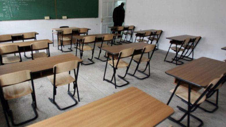 Priştine'de Bir Öğretmen Öğrencisini Dövdü