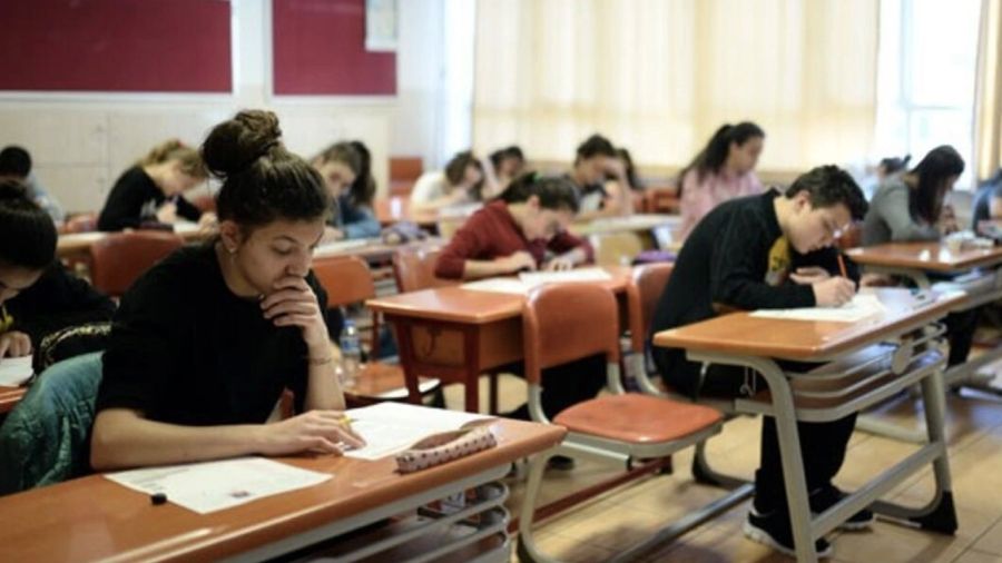 Prizren’de Türk Öğrencilerinin Lise Mezuniyet Sınav Başarı Oranı % 90