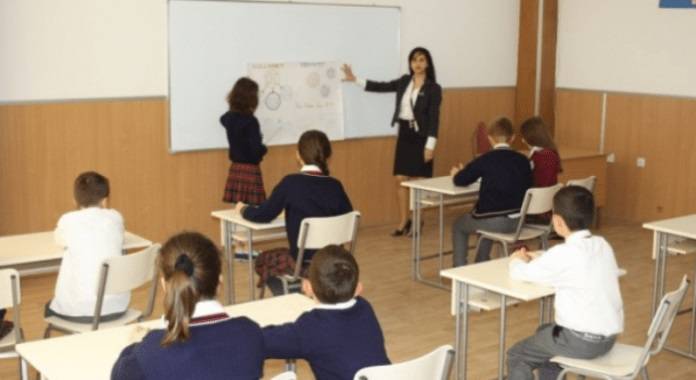 Okullarda Yaz Tatili 2 Hafta Ertelendi, Sendika Karşı