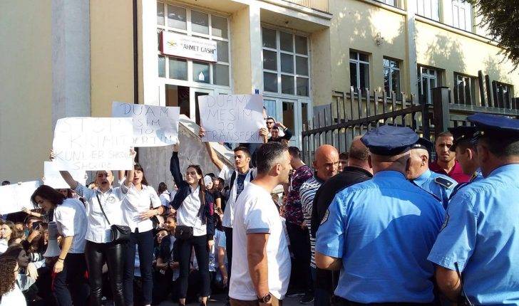 Priştine’de “Ahmet Gashi” Lisesi Öğrencilerinin Protestosu