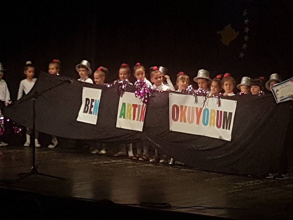 Okumayı Öğrenenler Şiir, Şarkı ve Danslarla Bunu Kutladı