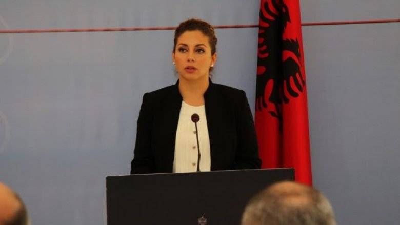 Arnavutluk Savunma Bakanı Priştine’de