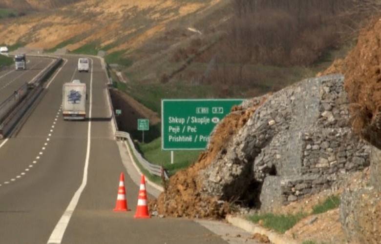 Otobanda Toprak Kayması