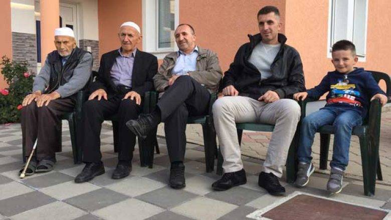 Nasip İşte, Dedelerinin Dedesiyle Yaşıyorlar