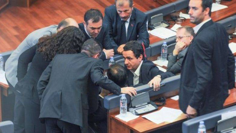 Hükümet’in Düşürülmesi Konusunda Muhalefet Bir Olamıyor