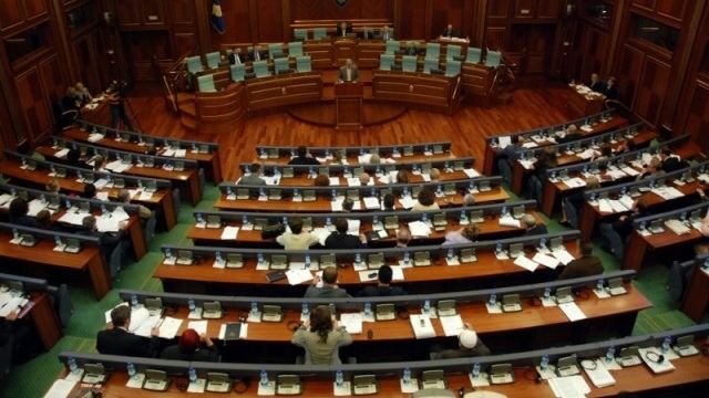 Muhalefet Ülke Yöneticilerinin Maaşlarının Artırılmamasını Selamladı