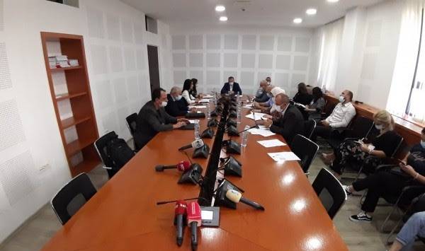 Muhalefet,  Hükümeti Covid Pandemisini Yönetememekle Suçladı