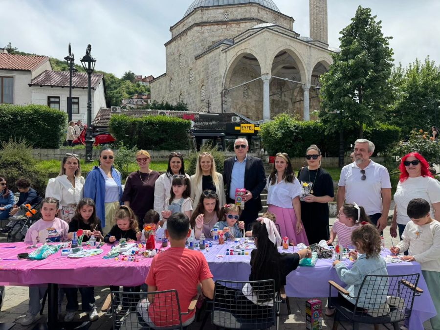 Anne ve Çocuklar Boyama Atölyesinde Buluştu