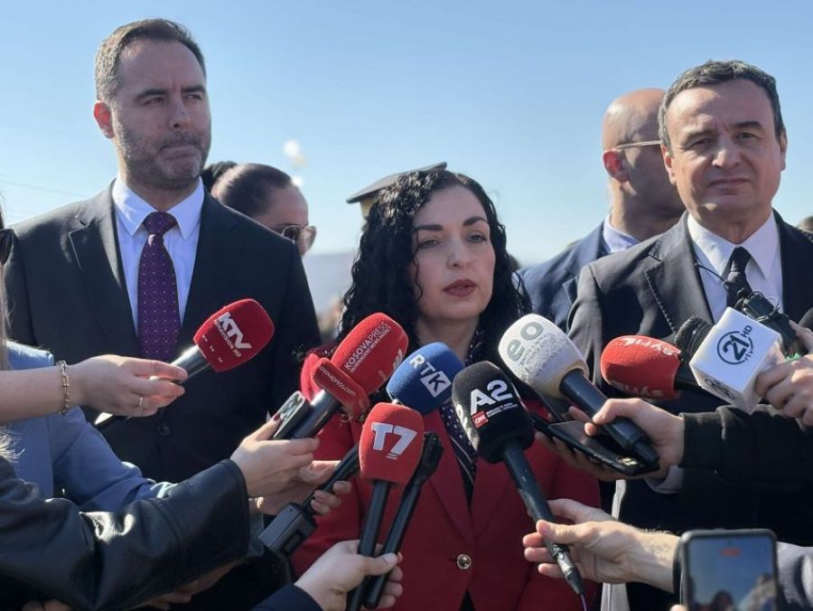 Fedakarlıklarla Döşenen Yoldan Sapmamalıyız