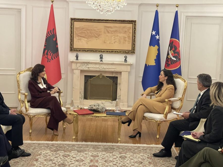 Cumhurbaşkanı Osmani, Arnavutluk Dışişleri Bakanı’nı Kabul Etti