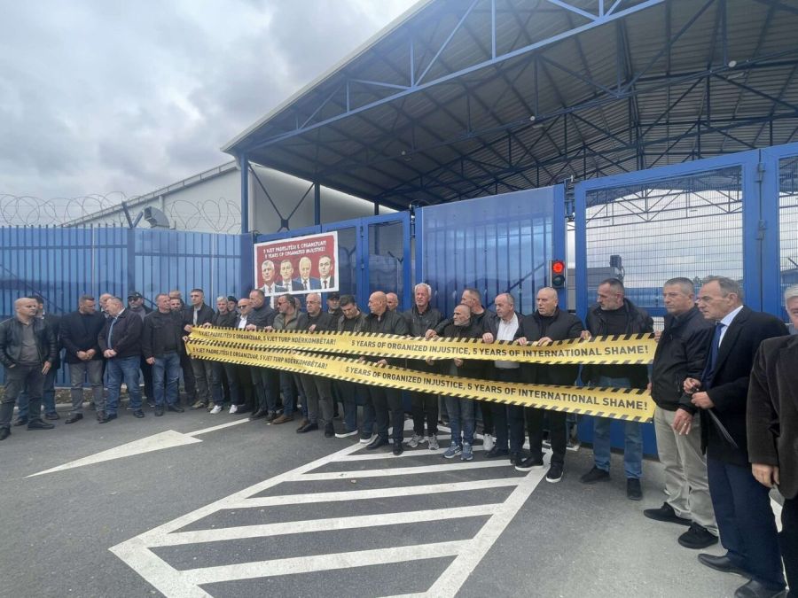 Eski UÇK Liderlerinin Tutuklanmasının 5. Yılında EULEX Önünde Protesto