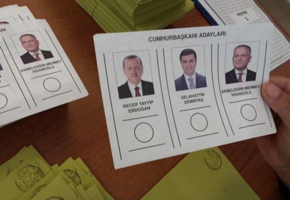 Kosova'daki Türk Vatandaşları Sandık Başına Gitti