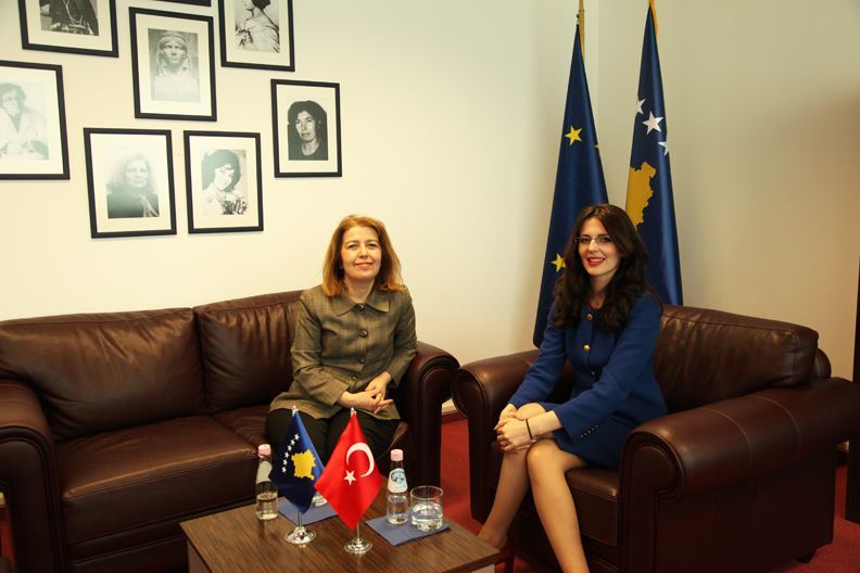 Türkiye Kosova'nın Yanında Olmaya Devam Edecek