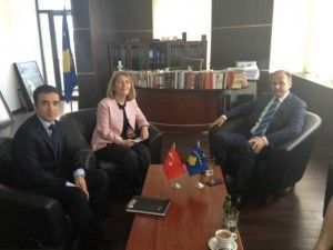 Büyükelçi Ozan Dışişleri Bakanı Hoxhaj İle Görüştü