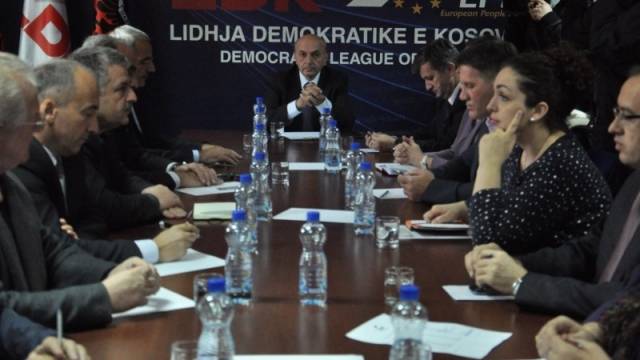 LDK Yönetiminde Bölünmeler, Başbakan Makamı Konusunda LDK Emin Değil