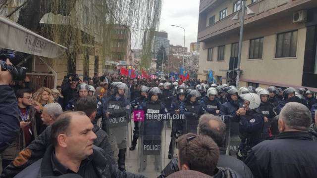 Protestocular ve PDK Sempatizanları Arasında Sözlü Münakaşa