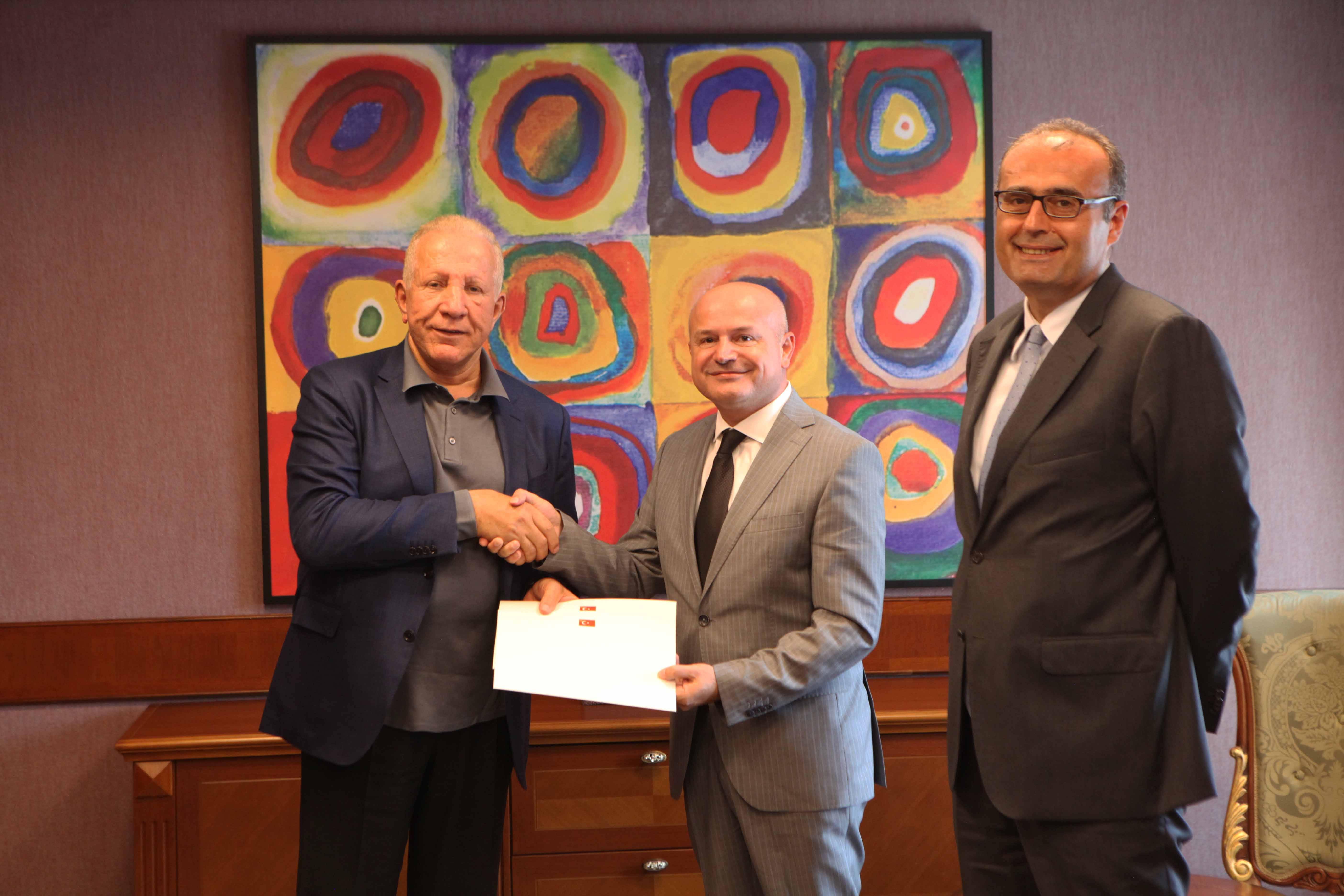 Pacolli, Başkonsolos Özaydın ile Görüştü