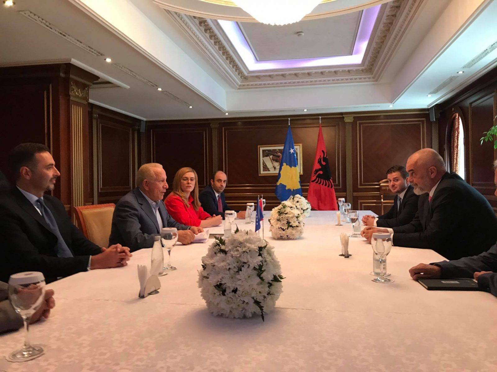 Rama, Pacolli ile Görüşmesiyle Kosova Ziyaretini Tamamladı