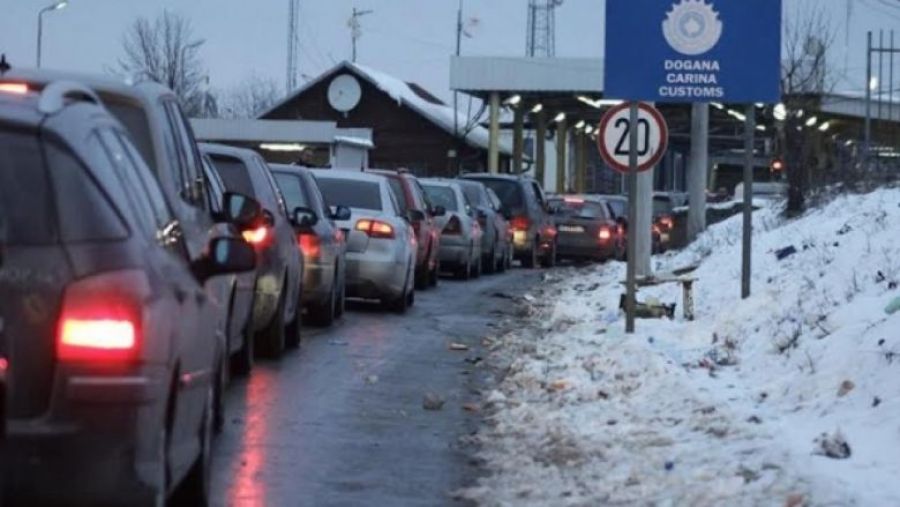 Dheu e Bardhë'de Araç Kuyrukları 1 Kilometreye Kadar 