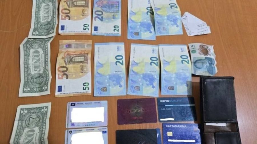 Bir Vatandaş, Bulduğu Cüzdanı Polise Teslim Etti