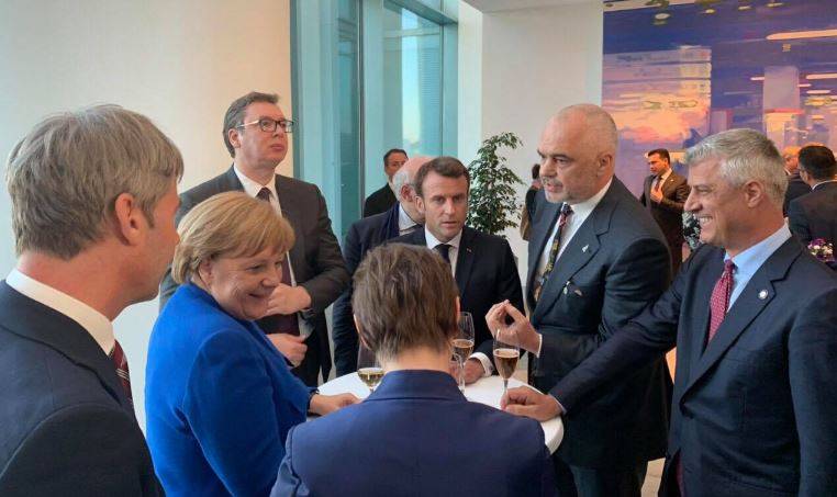 Paris Zirvesi İçin Merkel  ve Macron‘dan  Baskı