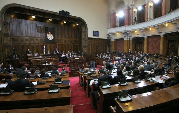 Sırbistan Meclisinde Olağanüstü Oturum