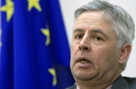 Feith: Kosova'yı Ben Değil, Hükümet Yönetmektedir