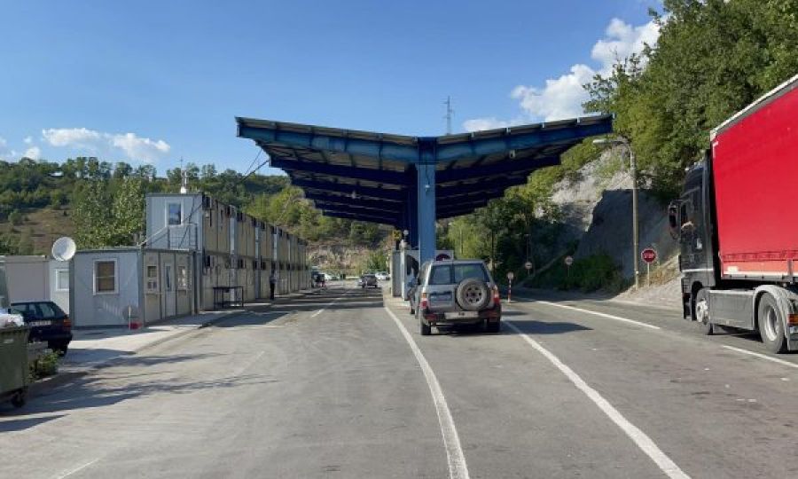  Sahte Belgelerle Gümrükten Geçmek İsteyen Bir Sırbistan Vatandaşı Tutuklandı